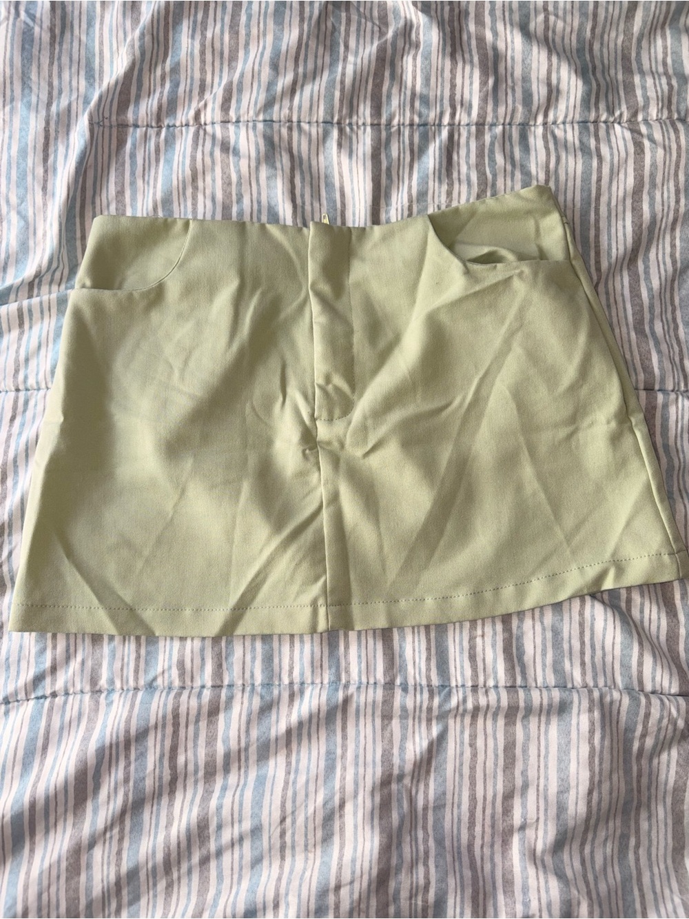 SHEIN Light Green Mini Skirt with Front Seam